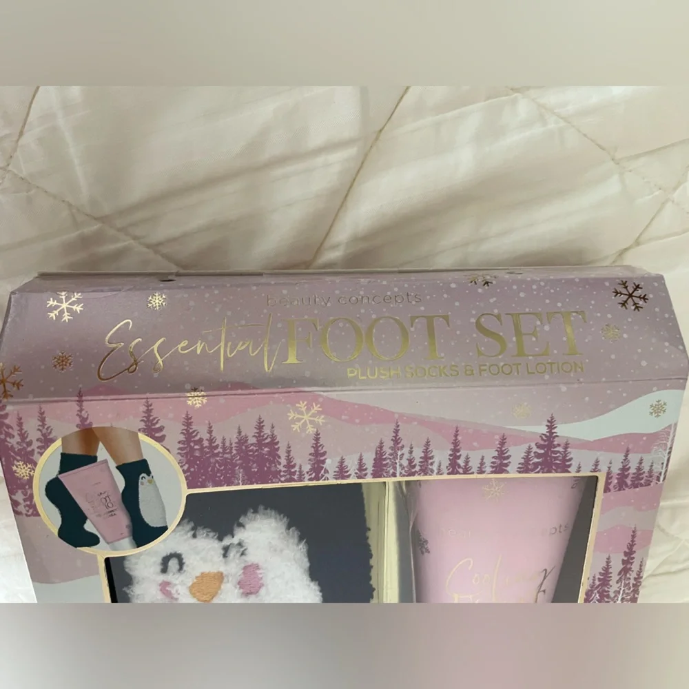 Beauty Concepts Pink and White Penguin Hand and Foot Care Set